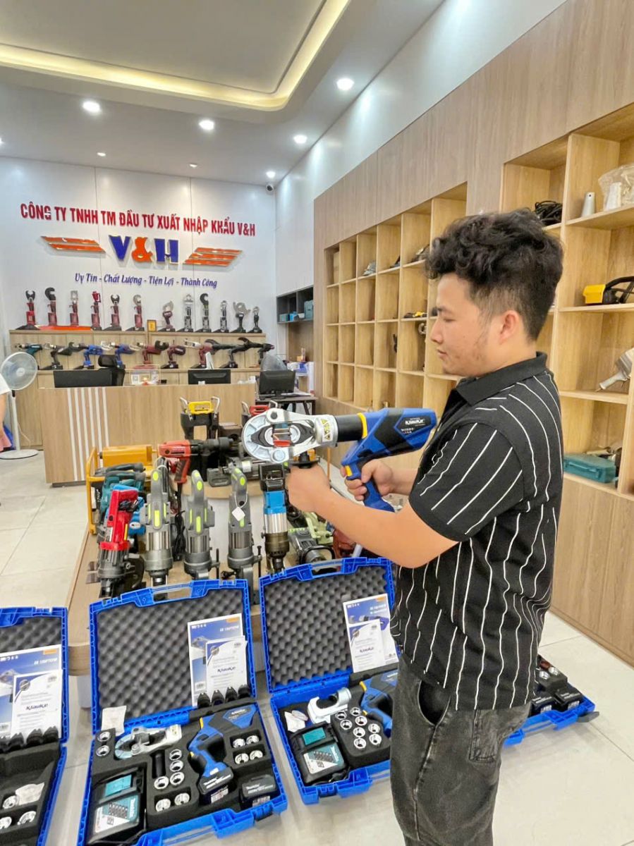 https://vhcorp.com.vn/upload/images/KLAUKE/klauke%20EK135FTCFM-2.jpg